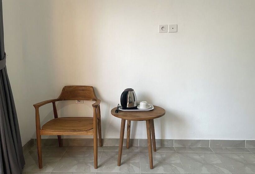 Отель Zee House