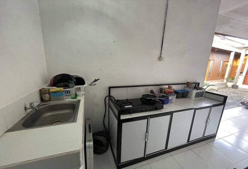 Отель Zee House