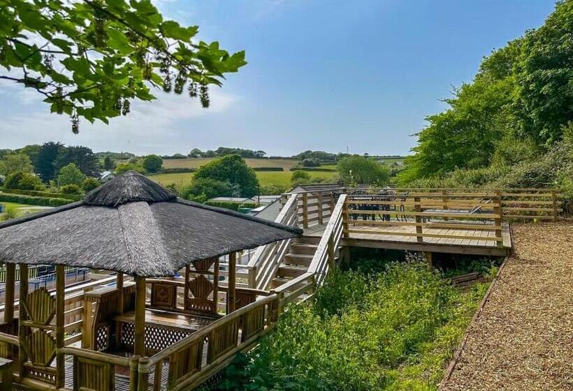 リゾートホテル Hamlet Lodge Retreat At Calloose Holiday Park