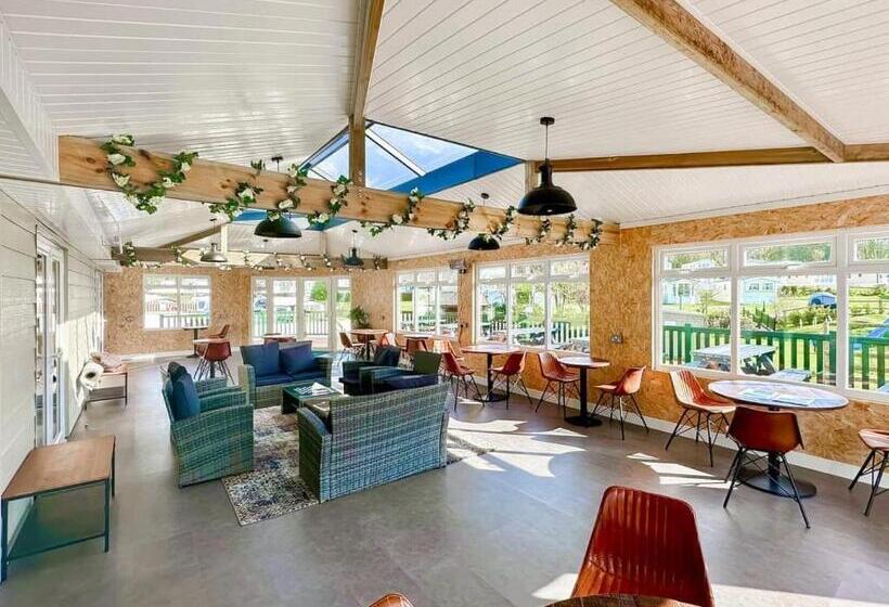 リゾートホテル Hamlet Lodge Retreat At Calloose Holiday Park