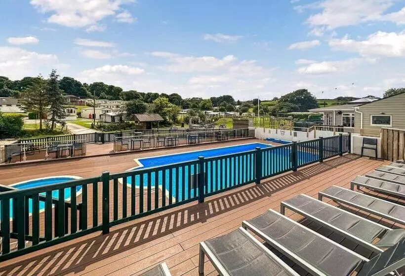 リゾートホテル Hamlet Lodge Retreat At Calloose Holiday Park