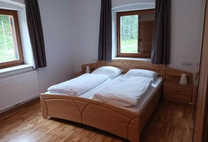 Retkeilymaja Gasthof Alpenrose   Mühleben