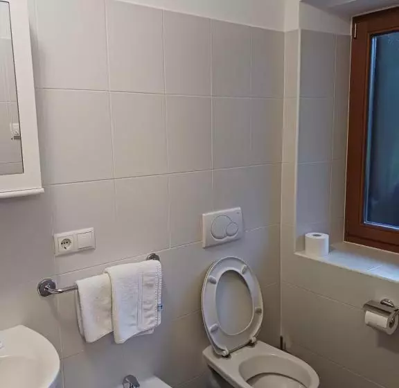 Retkeilymaja Gasthof Alpenrose   Mühleben