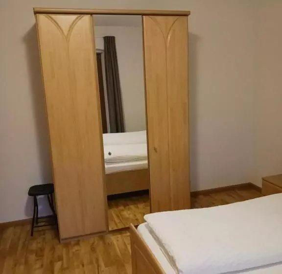 Retkeilymaja Gasthof Alpenrose   Mühleben