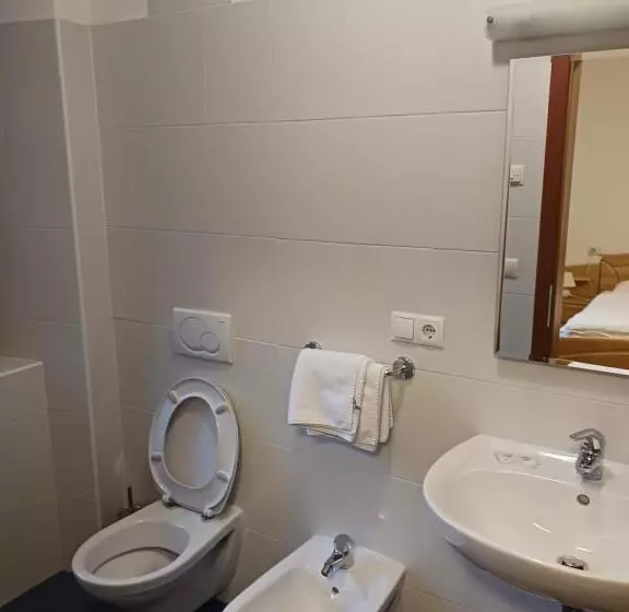 Retkeilymaja Gasthof Alpenrose   Mühleben