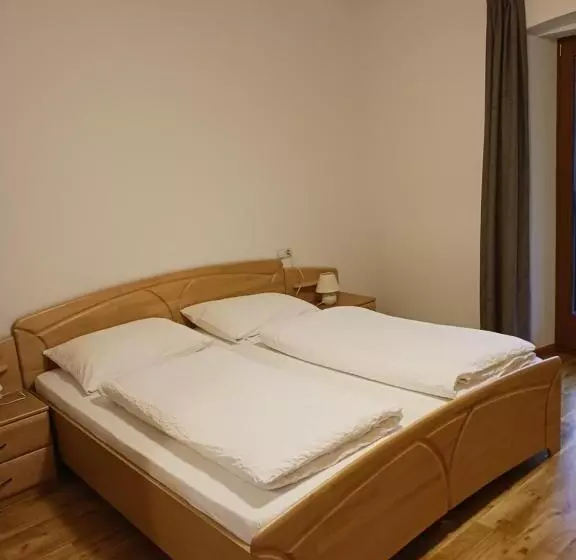 Retkeilymaja Gasthof Alpenrose   Mühleben