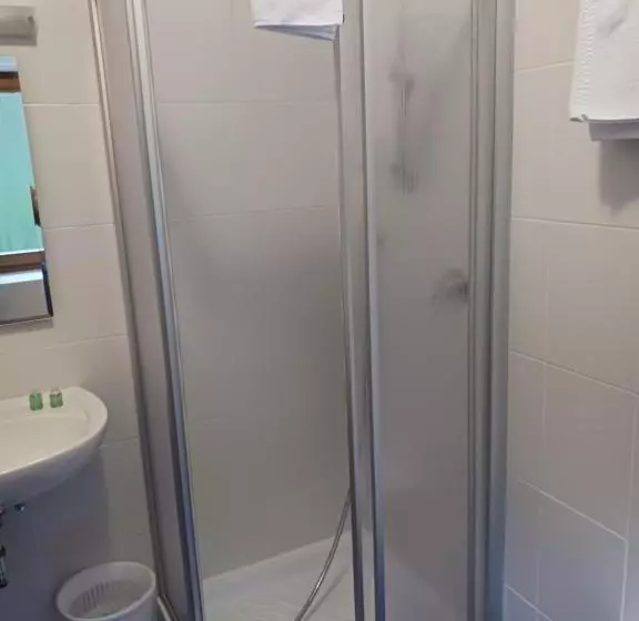 Retkeilymaja Gasthof Alpenrose   Mühleben