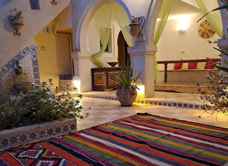 تختخواب و صبحانه Dar Fatma Medenine