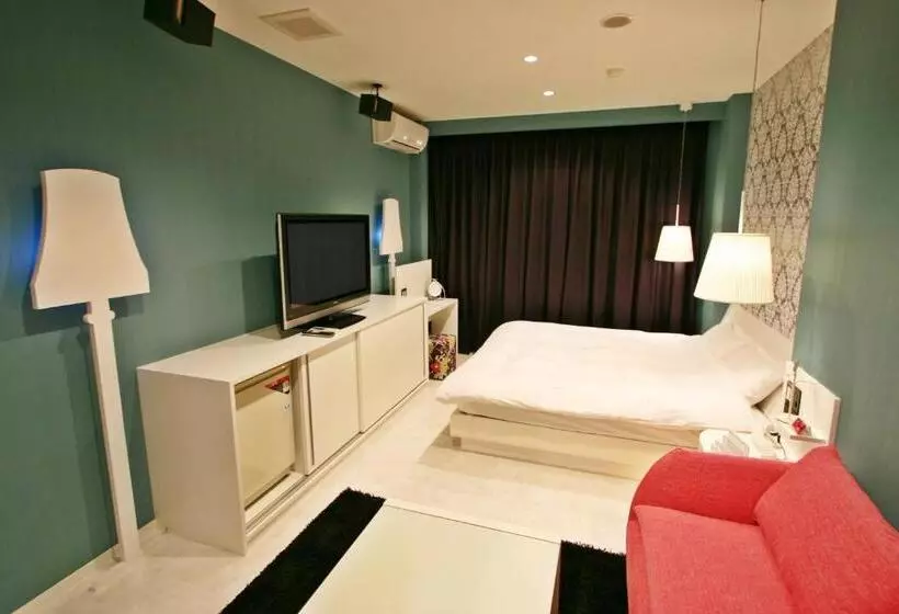 Hotelli Evermore  Adult Only