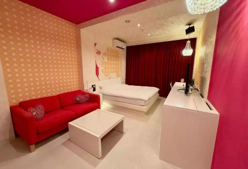 Hotelli Evermore  Adult Only