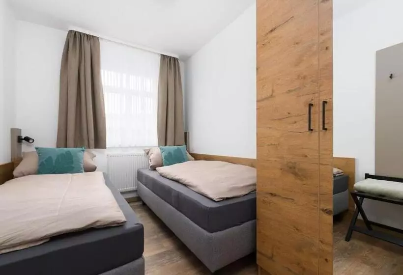 Hotelli Gasthaus Zur Traube