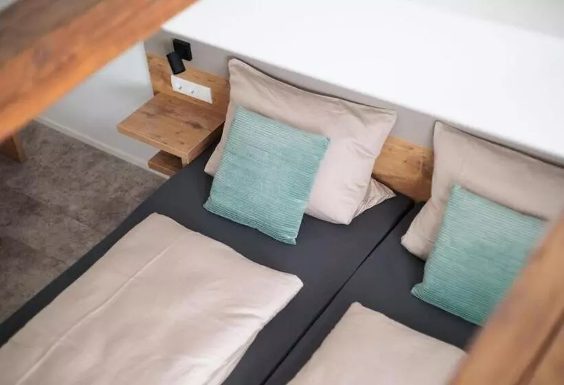 Hotelli Gasthaus Zur Traube