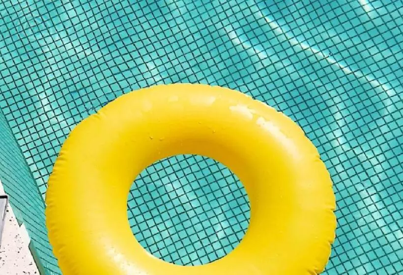 هتل Governors Village   1,2,3 & 4 Bedroom Apartments On Seven Mile Beach Corridor