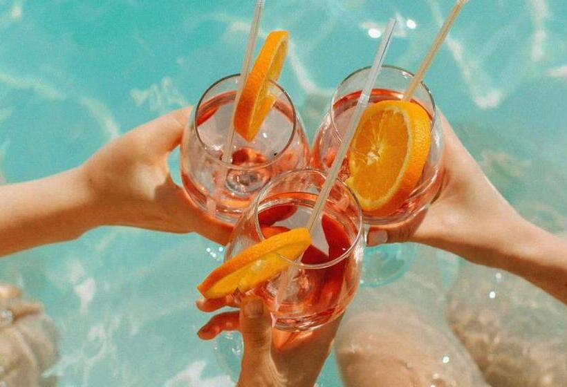 هتل Governors Village 1,2,3 & 4 Bedroom Apartments On Seven Mile Beach Corridor