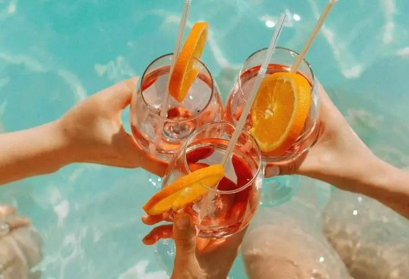 هتل Governors Village   1,2,3 & 4 Bedroom Apartments On Seven Mile Beach Corridor