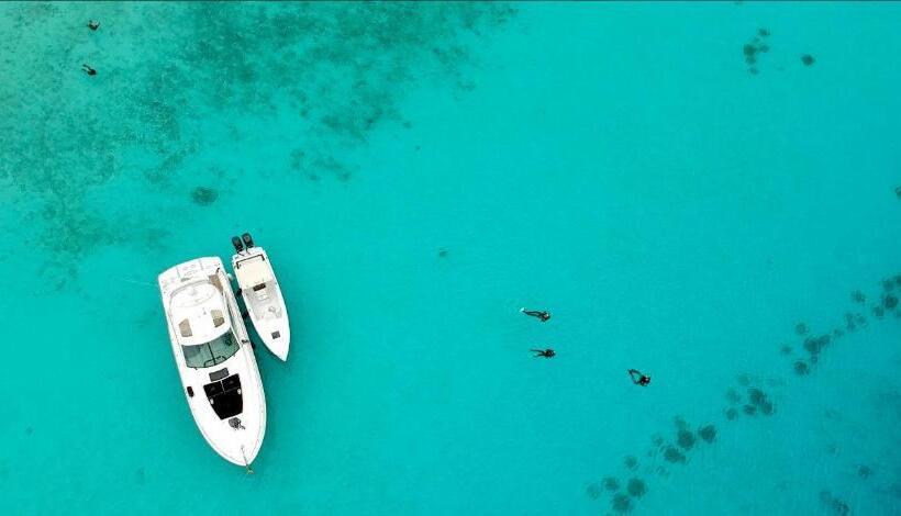 هتل Governors Village 1,2,3 & 4 Bedroom Apartments On Seven Mile Beach Corridor