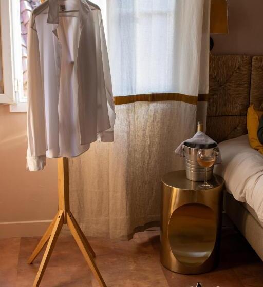 هتل Le Clos Des Arômes