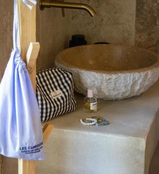 هتل Le Clos Des Arômes