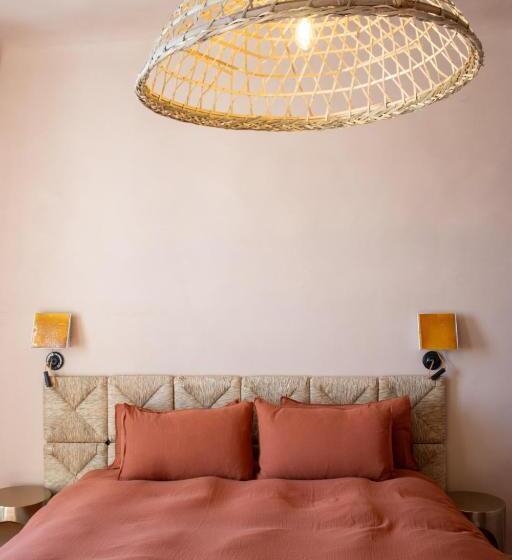 هتل Le Clos Des Arômes