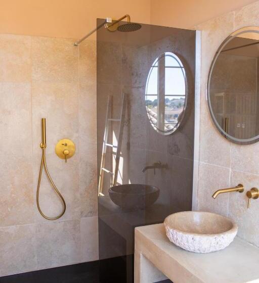 هتل Le Clos Des Arômes