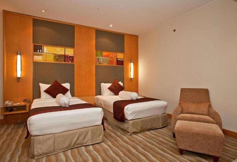 Lakeshore Hotel And Apartments