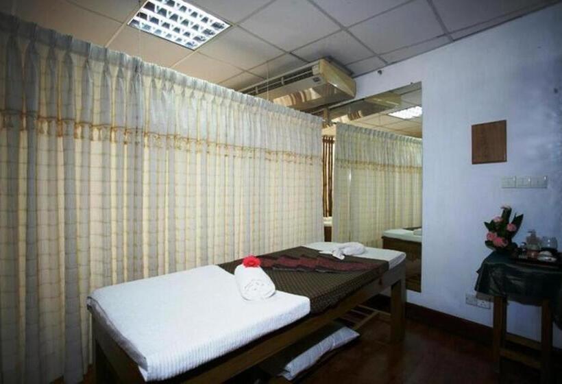 Lakeshore Hotel And Apartments