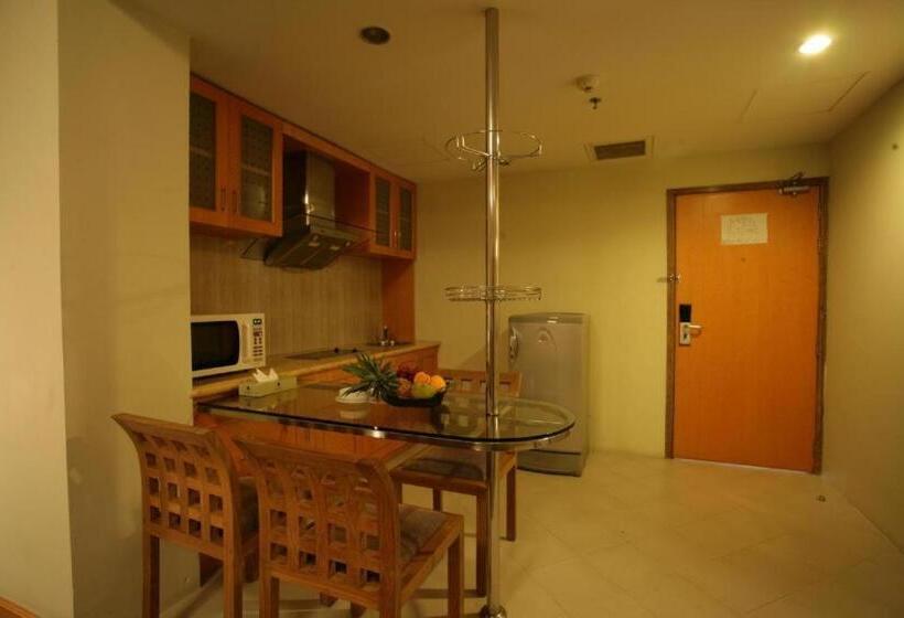 Lakeshore Hotel And Apartments