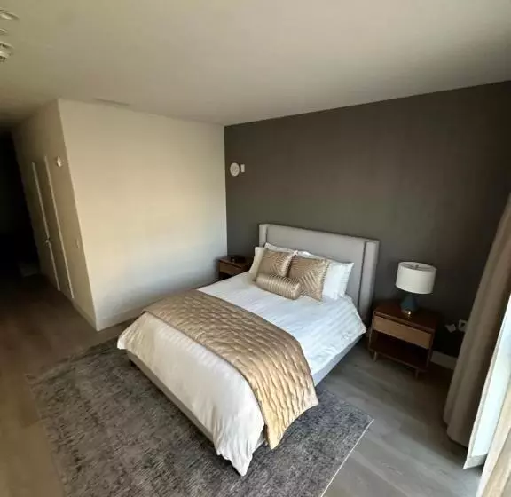 Smart Brickell Deluxe Apartment