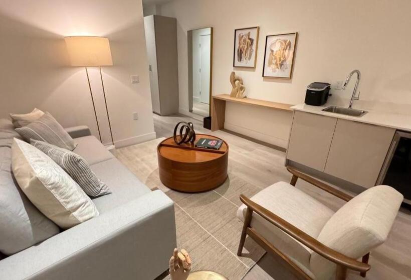 Smart Brickell Deluxe Apartment