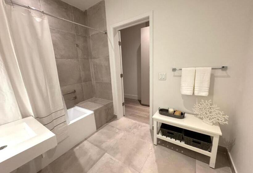 Smart Brickell Deluxe Apartment