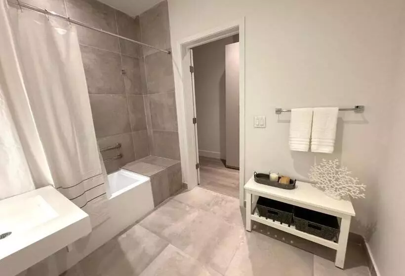 Smart Brickell Deluxe Apartment