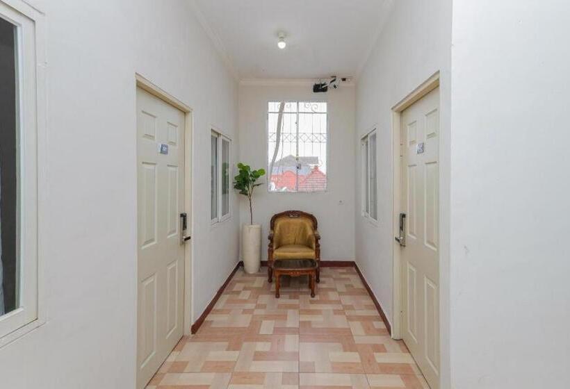 Urbanview Hotel Syariah Near Gelora Delta Sidoarjo