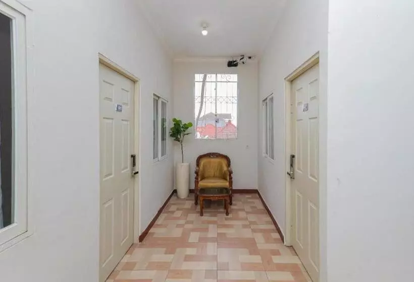 Urbanview Hotel Syariah Near Gelora Delta Sidoarjo