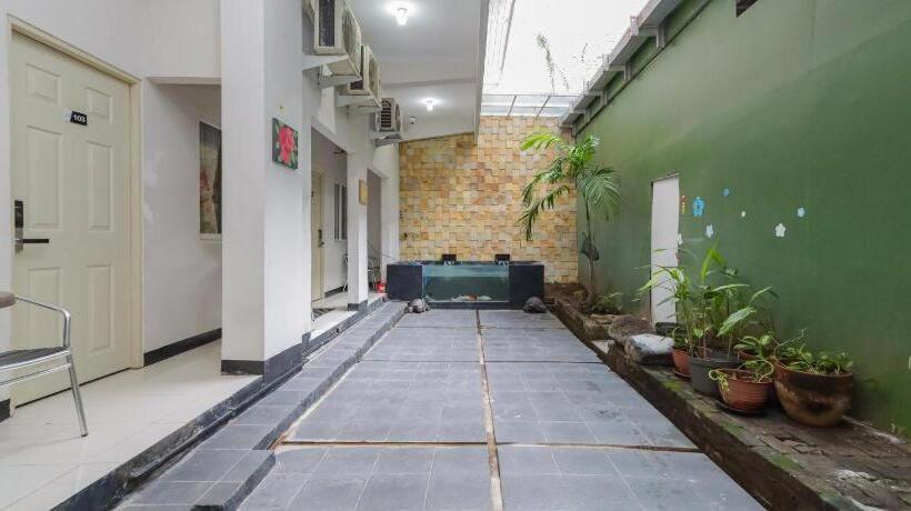 Urbanview Hotel Syariah Near Gelora Delta Sidoarjo