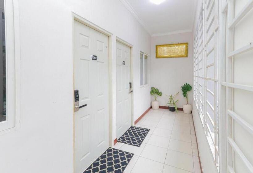 Urbanview Hotel Syariah Near Gelora Delta Sidoarjo