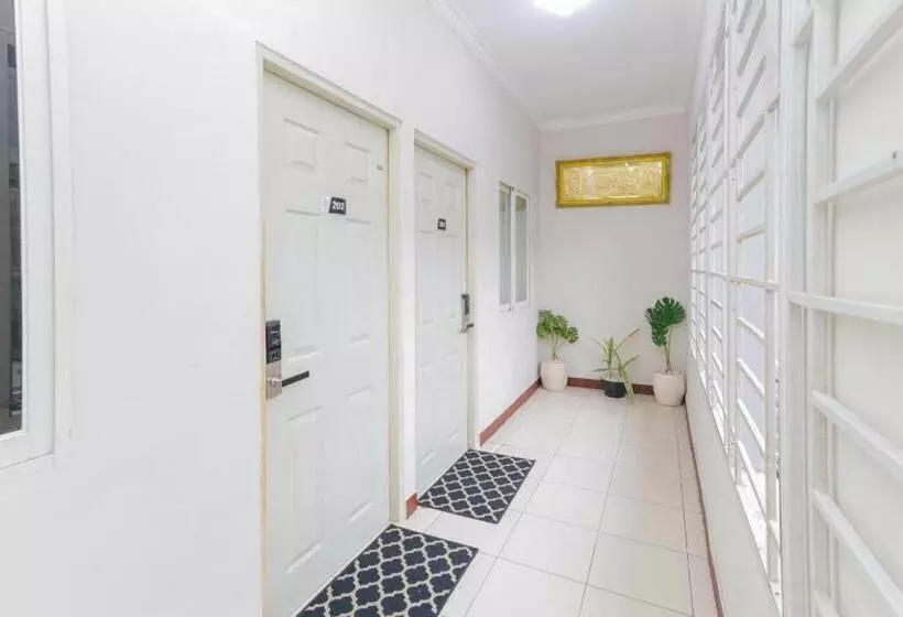 Urbanview Hotel Syariah Near Gelora Delta Sidoarjo