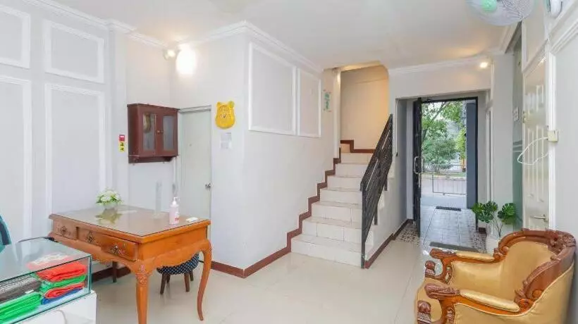 Urbanview Hotel Syariah Near Gelora Delta Sidoarjo