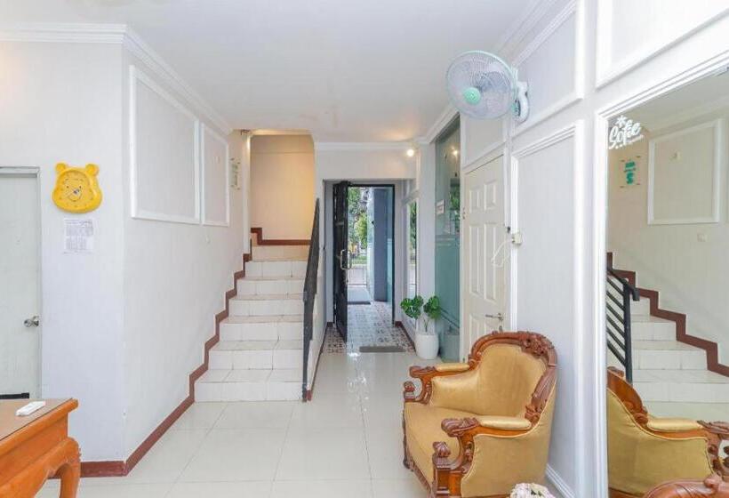 Urbanview Hotel Syariah Near Gelora Delta Sidoarjo