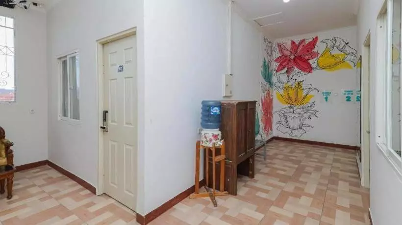 Urbanview Hotel Syariah Near Gelora Delta Sidoarjo