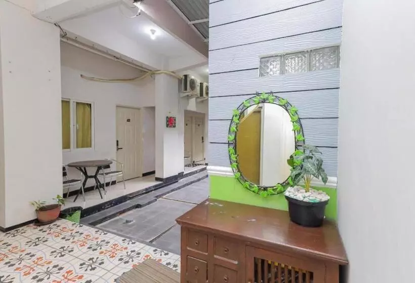 Urbanview Hotel Syariah Near Gelora Delta Sidoarjo