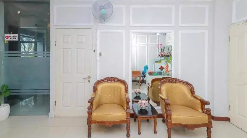 Urbanview Hotel Syariah Near Gelora Delta Sidoarjo