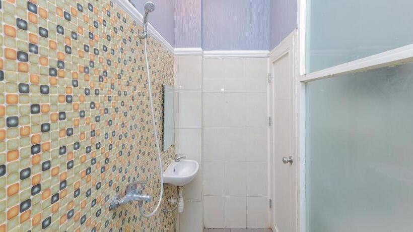 Urbanview Hotel Syariah Near Gelora Delta Sidoarjo