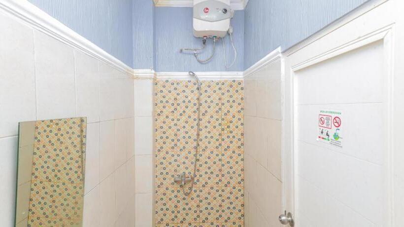 Urbanview Hotel Syariah Near Gelora Delta Sidoarjo