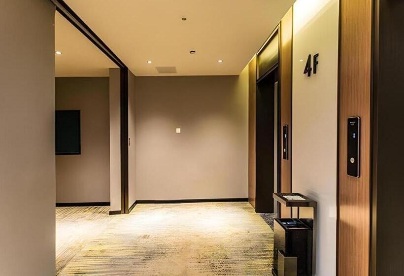 Borrman Hotel Liuzhou Luzhai