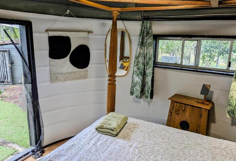 Отель Lush Huts Glamping