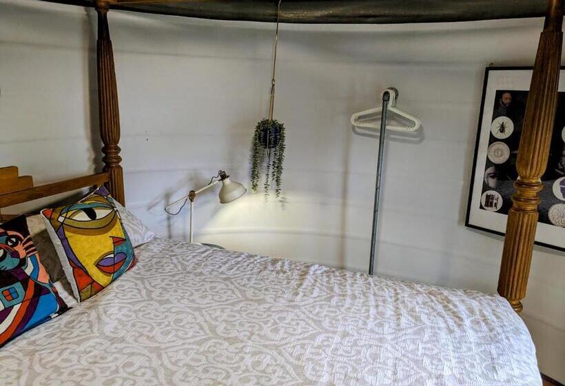 Отель Lush Huts Glamping