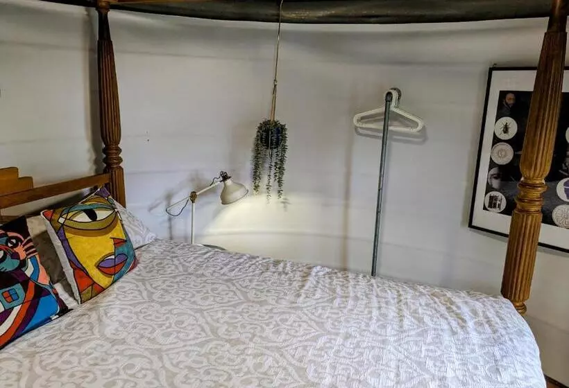 Hotelli Lush Huts Glamping
