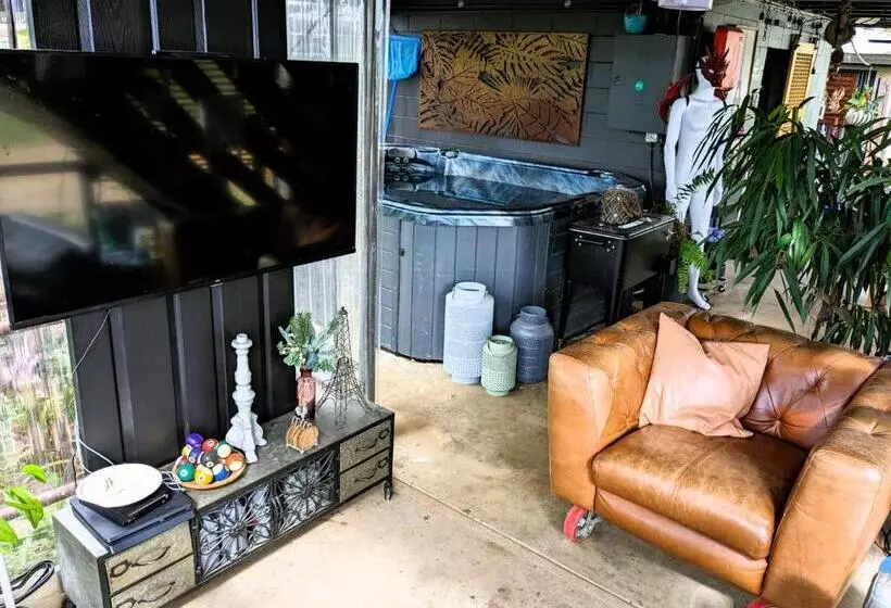 Hotelli Lush Huts Glamping