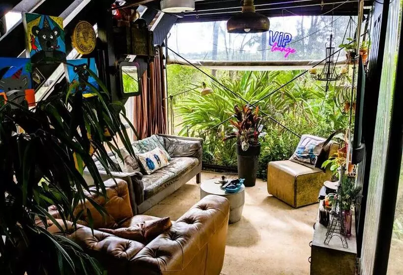 Hotelli Lush Huts Glamping