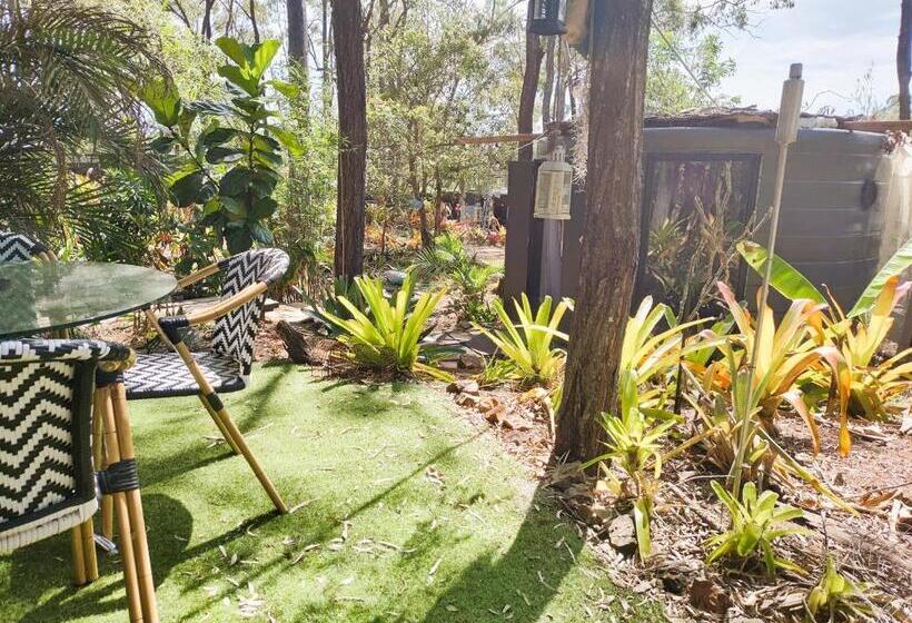 Отель Lush Huts Glamping